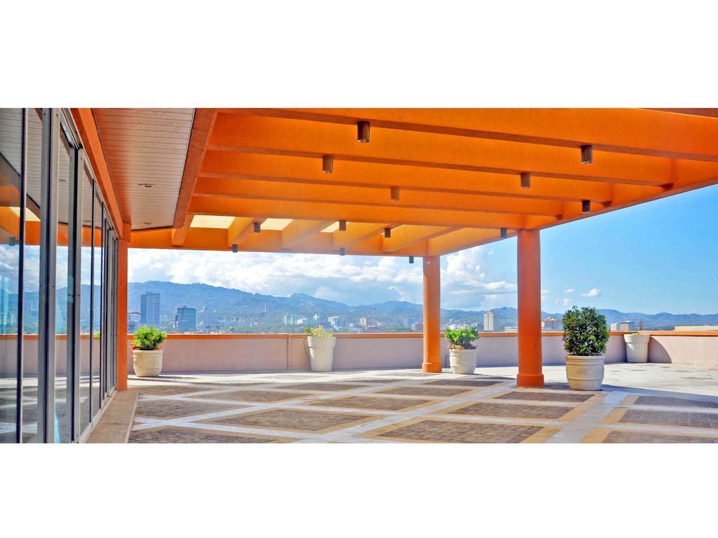 Sugbutel Family Hotel Cebu Powered By Cocotel Exterior foto