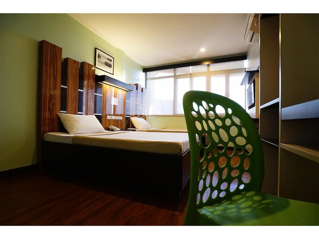 Sugbutel Family Hotel Cebu Powered By Cocotel Exterior foto