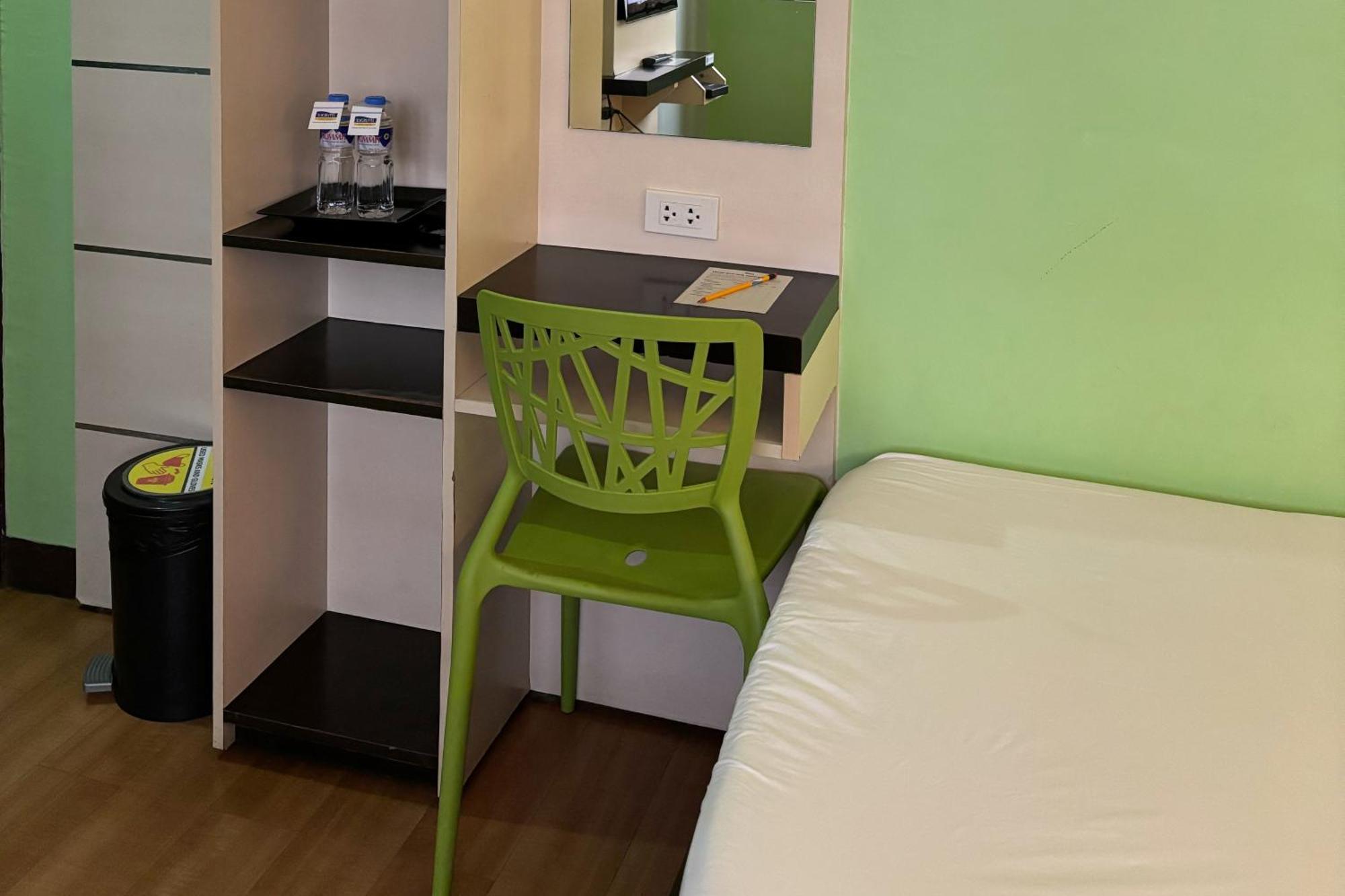 Sugbutel Family Hotel Cebu Powered By Cocotel Exterior foto