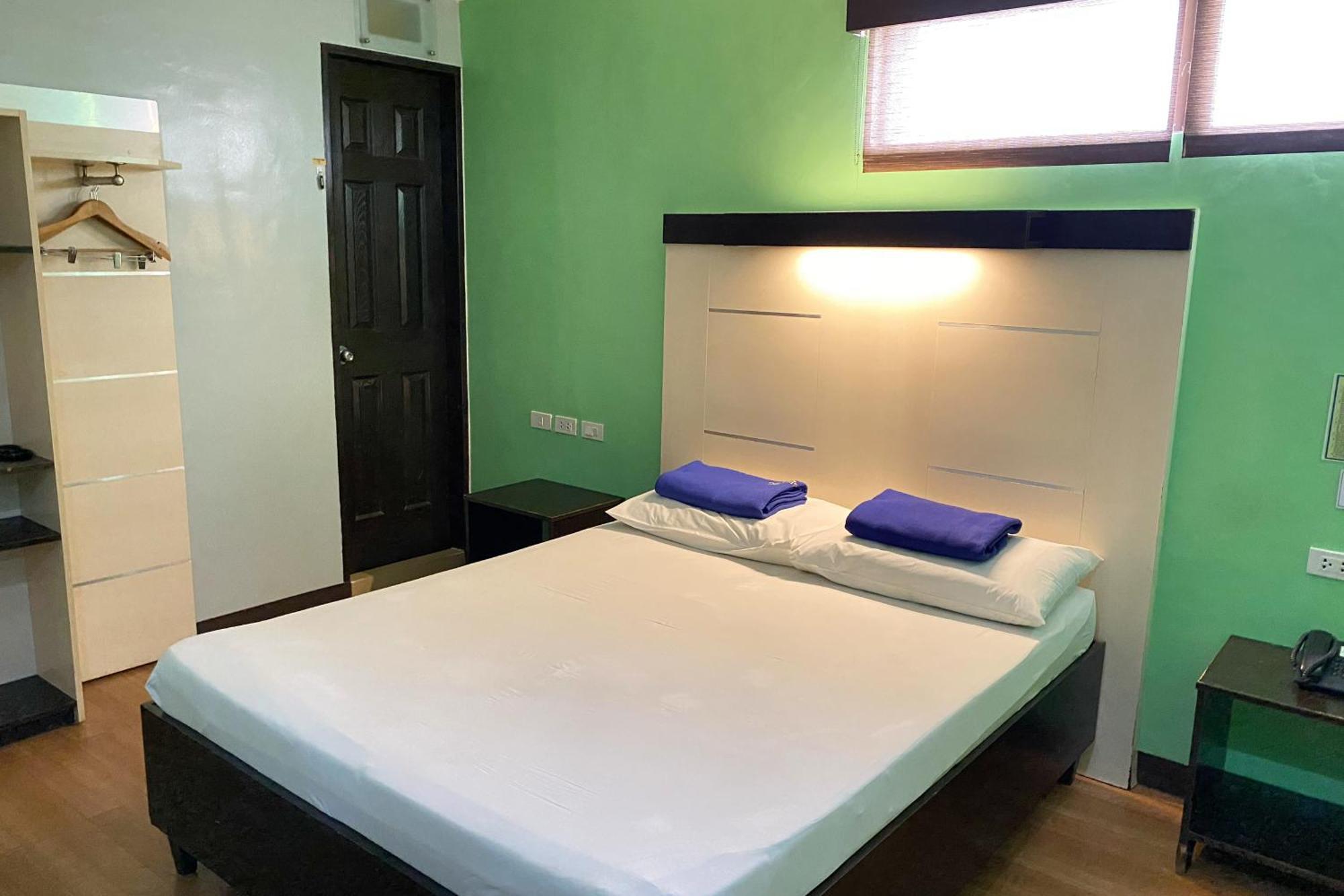 Sugbutel Family Hotel Cebu Powered By Cocotel Exterior foto