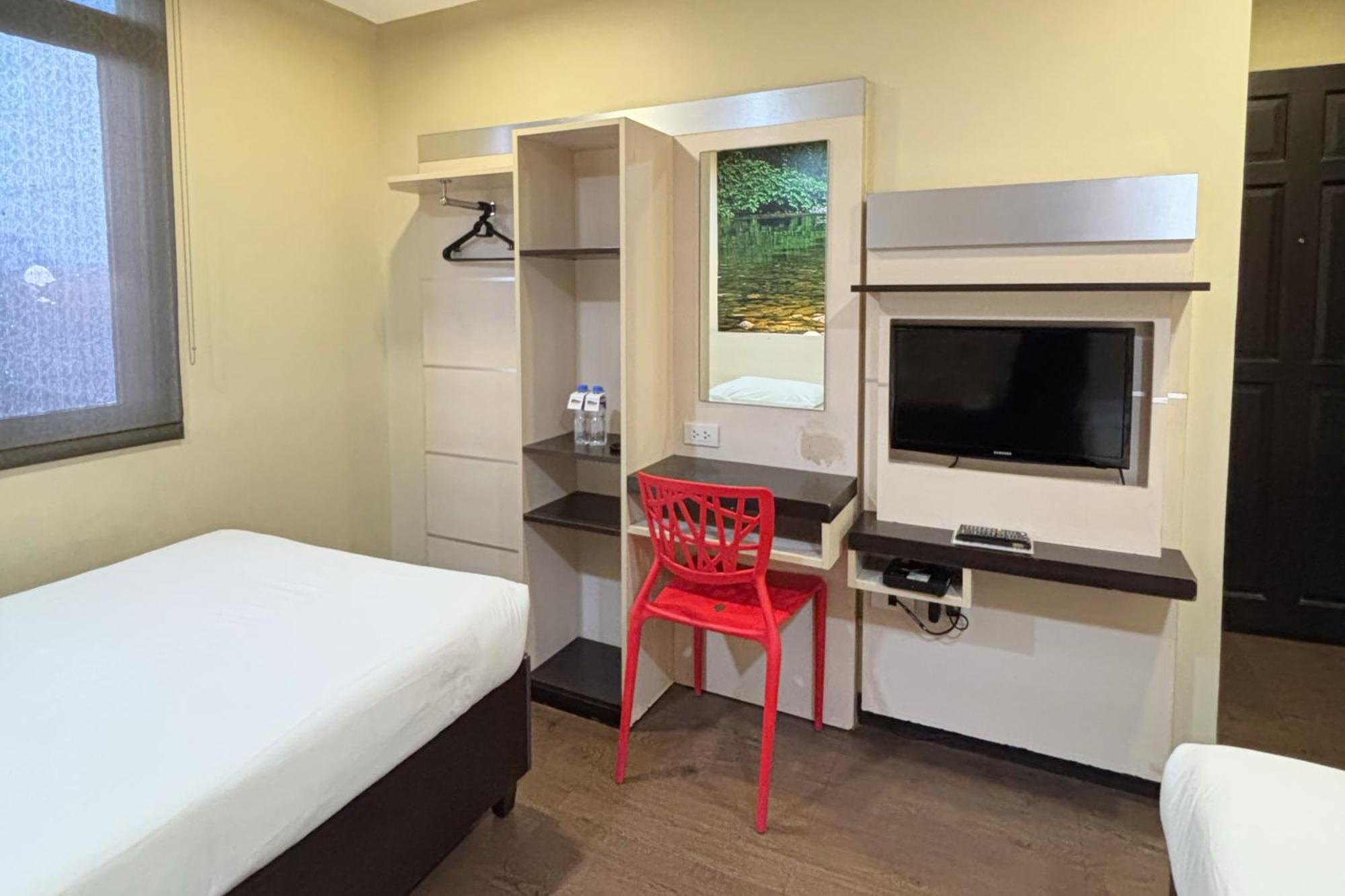 Sugbutel Family Hotel Cebu Powered By Cocotel Exterior foto