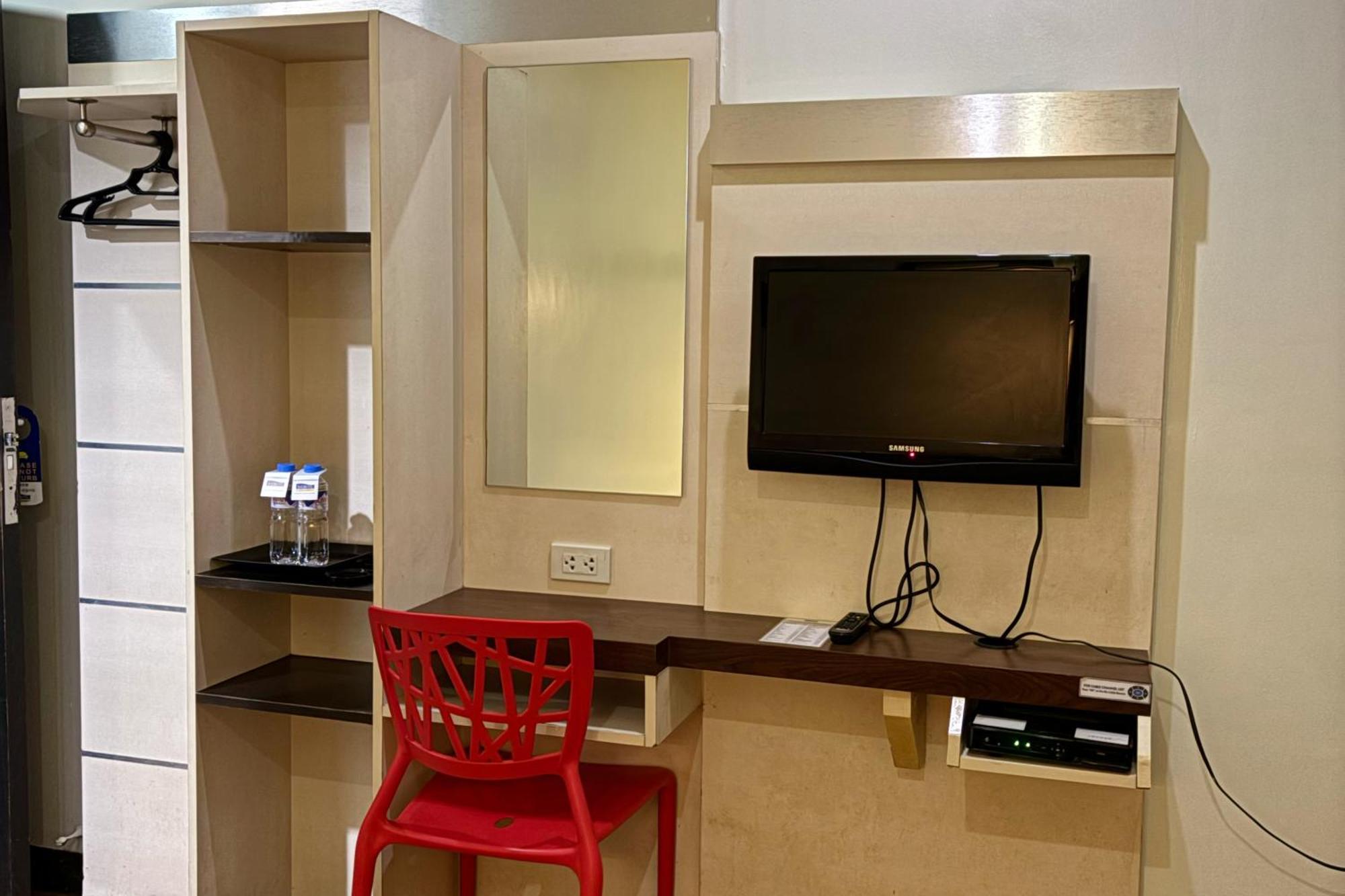 Sugbutel Family Hotel Cebu Powered By Cocotel Exterior foto