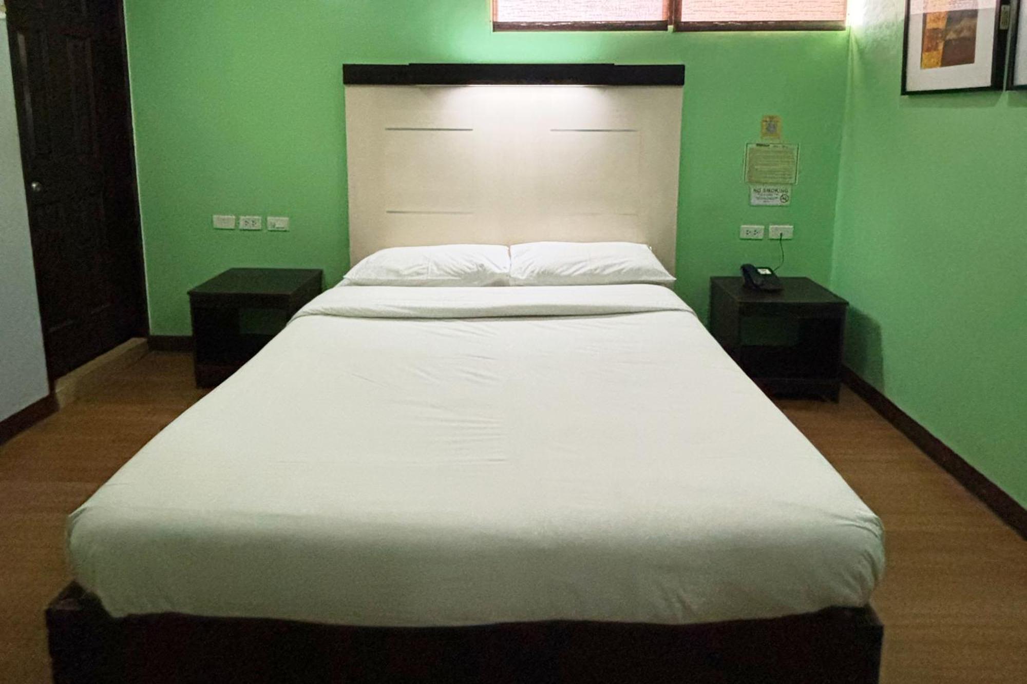 Sugbutel Family Hotel Cebu Powered By Cocotel Exterior foto