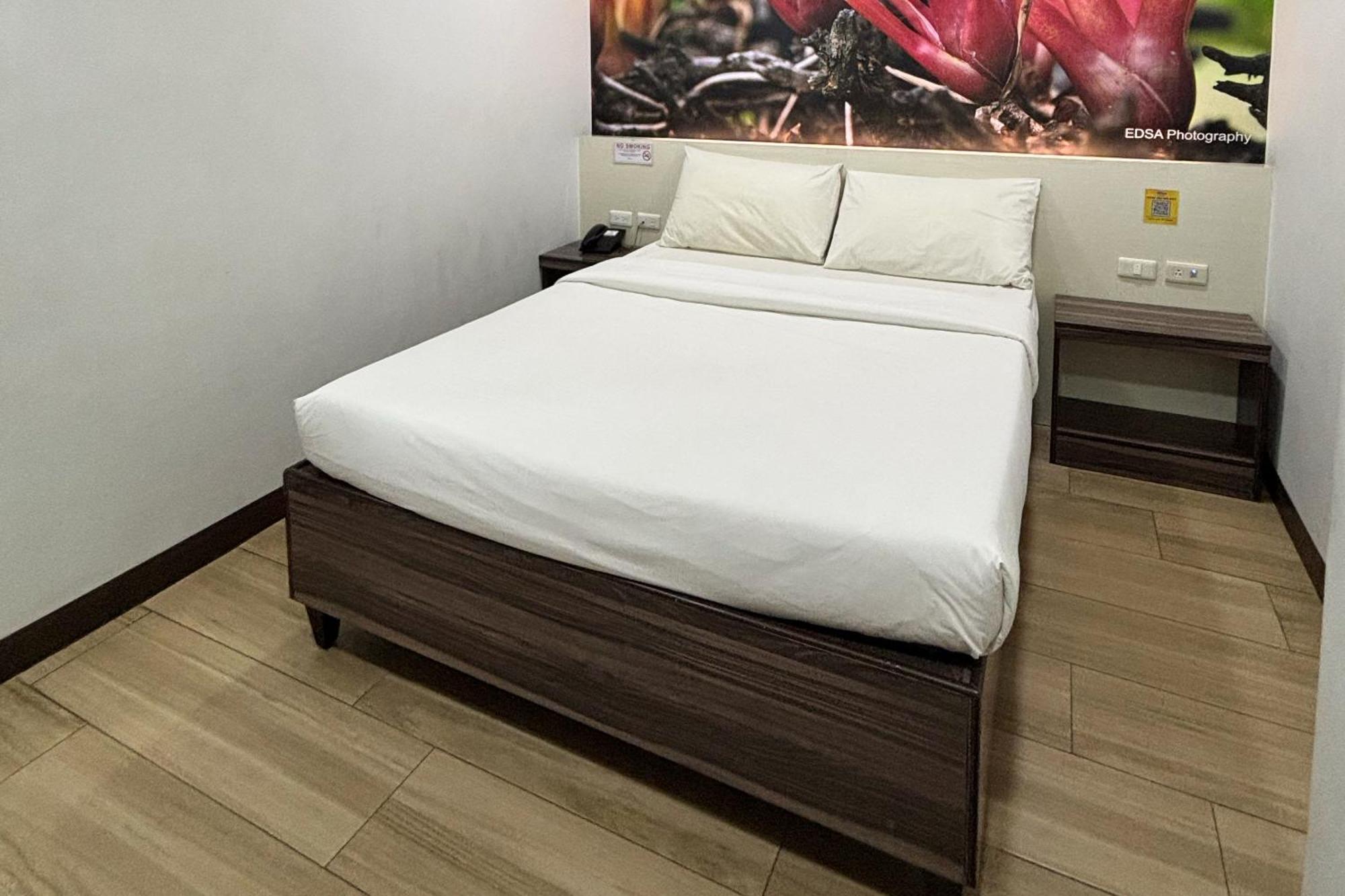 Sugbutel Family Hotel Cebu Powered By Cocotel Exterior foto