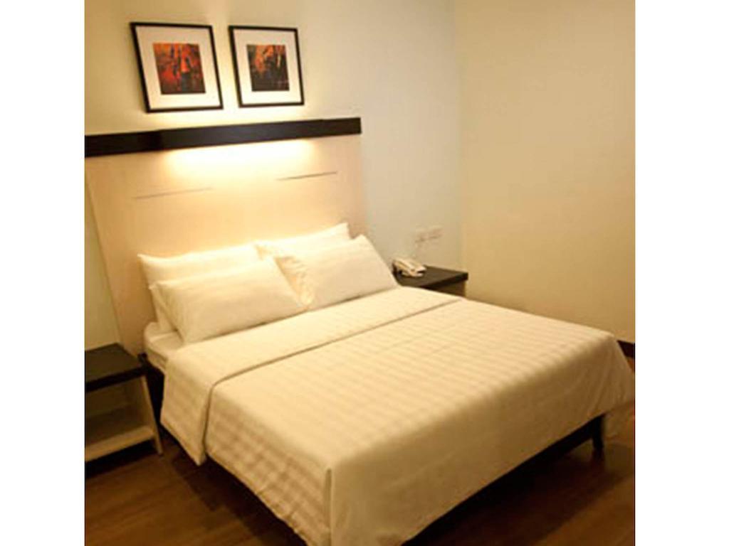 Sugbutel Family Hotel Cebu Powered By Cocotel Exterior foto